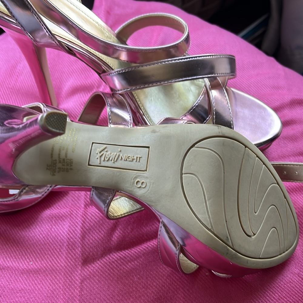 Pink shoes - Picture 3 of 6